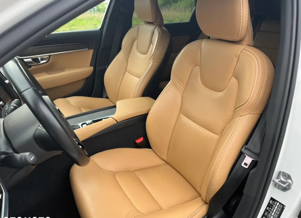 Volvo V90 Cross Country cena 122900 przebieg: 188000, rok produkcji 2019 z Cieszanów małe 781